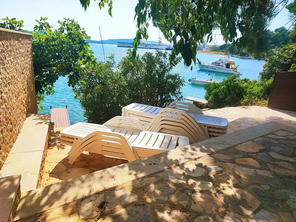 Apartman Villa Penava, Private Beach, Pool And 7Min To Trogir