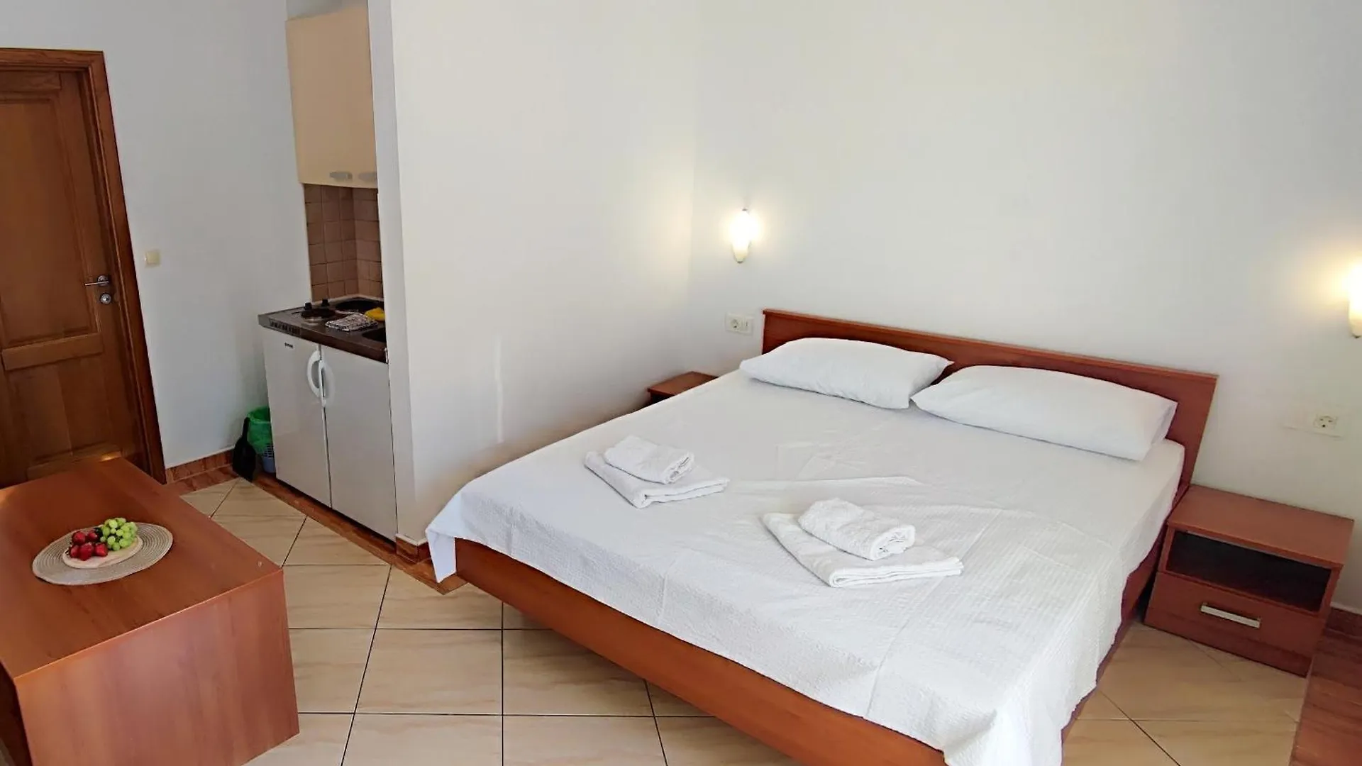 Villa Penava, Private Beach, Pool And 7Min To Trogir Apartman