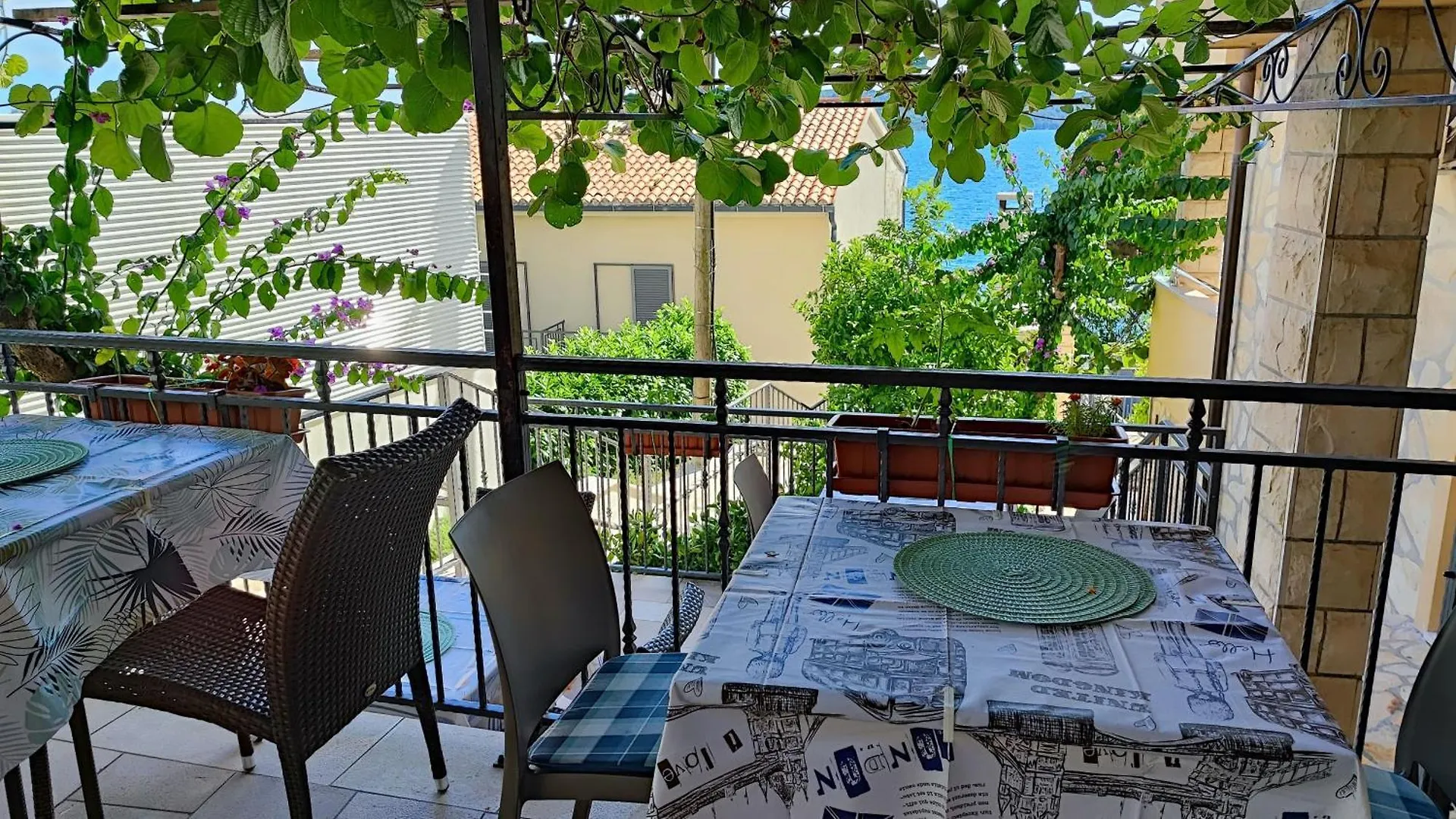 Villa Penava, Private Beach, Pool And 7Min To Trogir