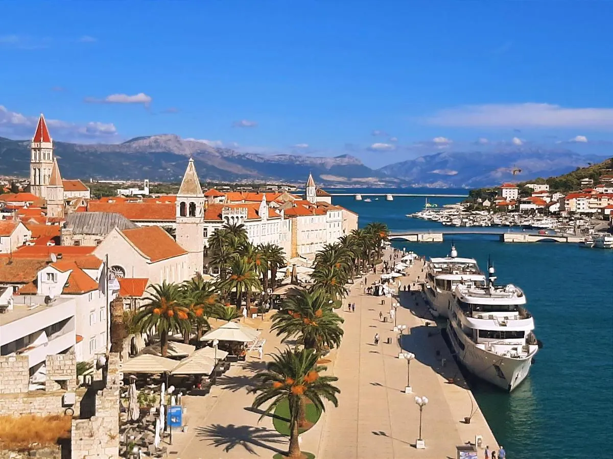 Villa Penava, Private Beach, Pool And 7Min To Trogir