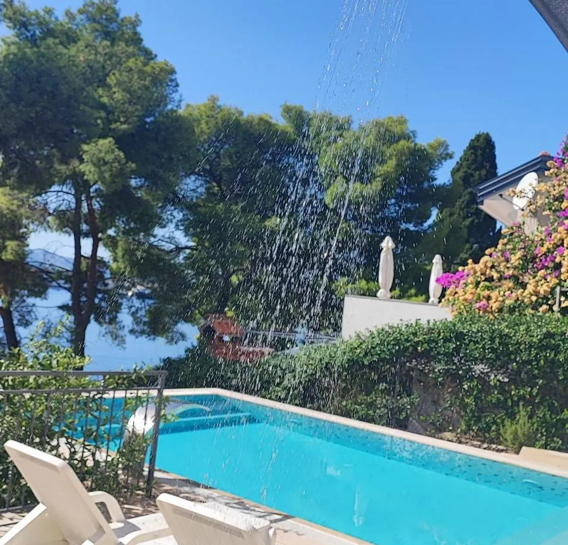Apartment Villa Penava, Private Beach, Pool And 7Min To Trogir