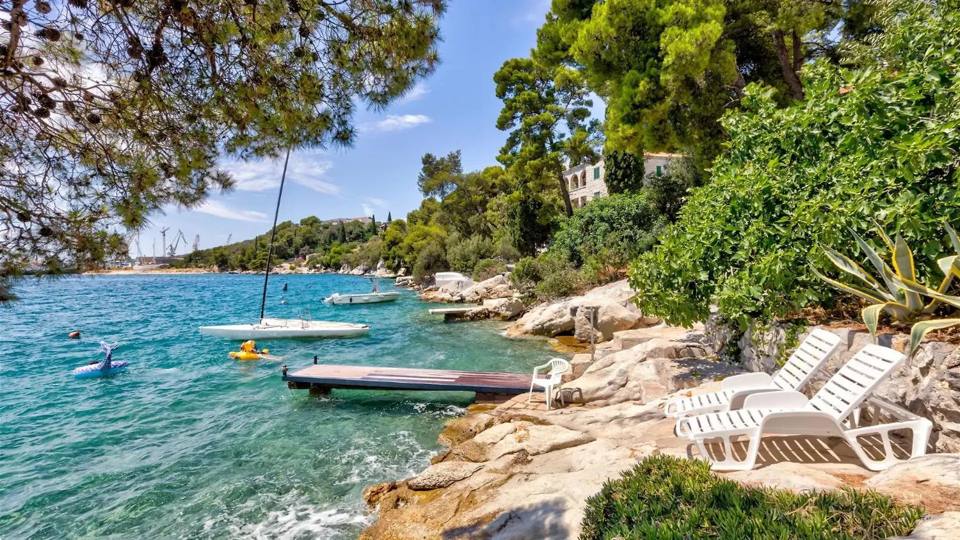 Apartment Villa Penava, Private Beach, Pool And 7Min To Trogir