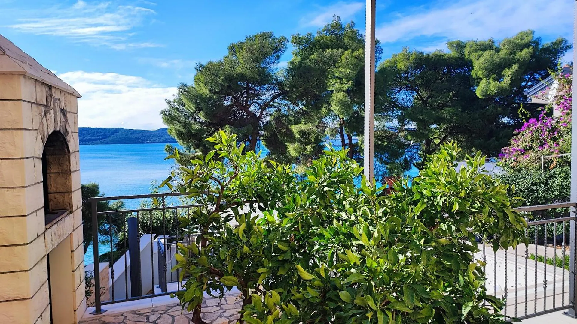 Villa Penava, Private Beach, Pool And 7Min To Trogir Apartment