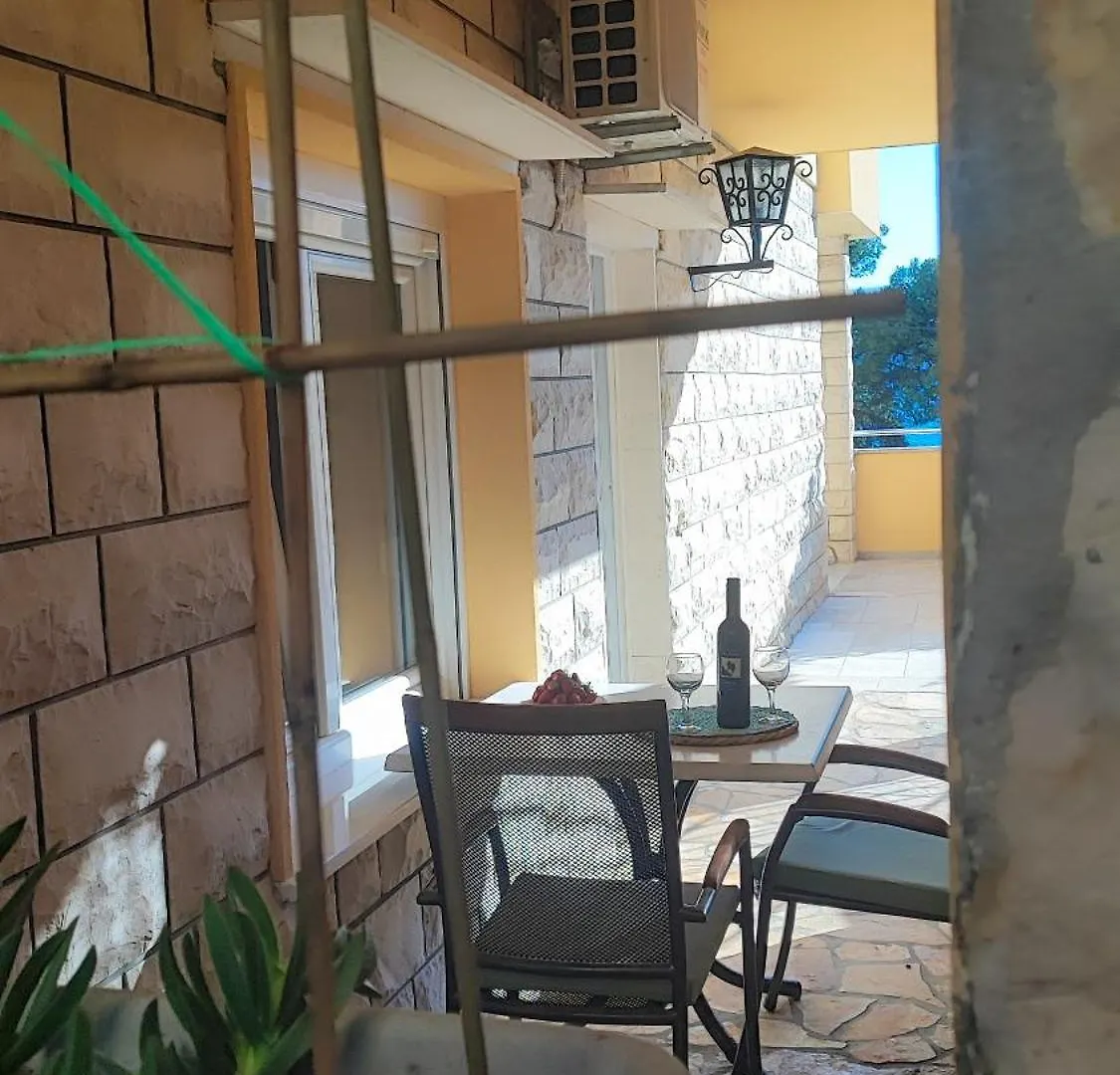 Apartment Villa Penava, Private Beach, Pool And 7Min To Trogir