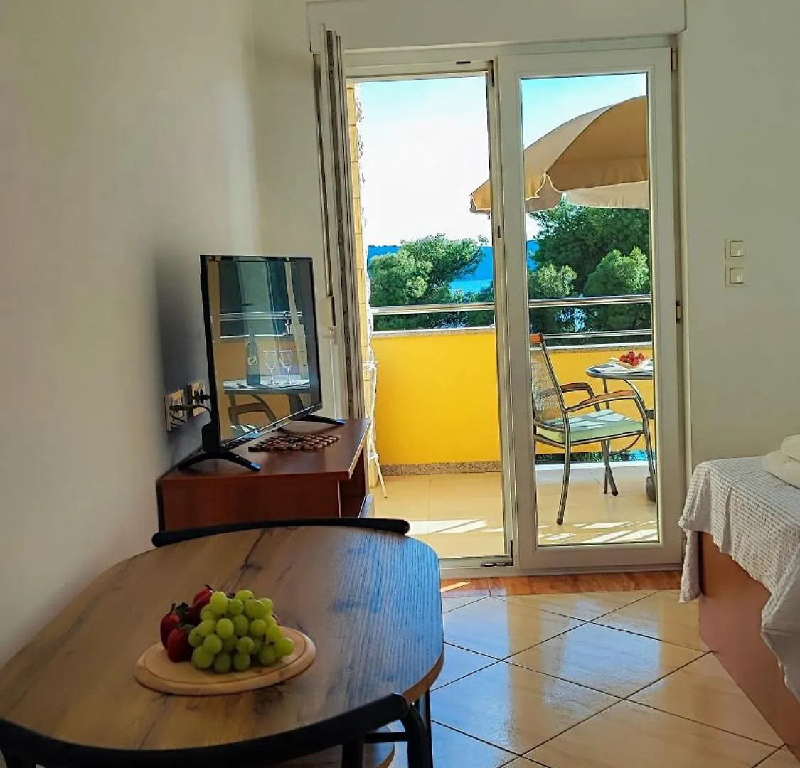 Villa Penava, Private Beach, Pool And 7Min To Trogir Apartment