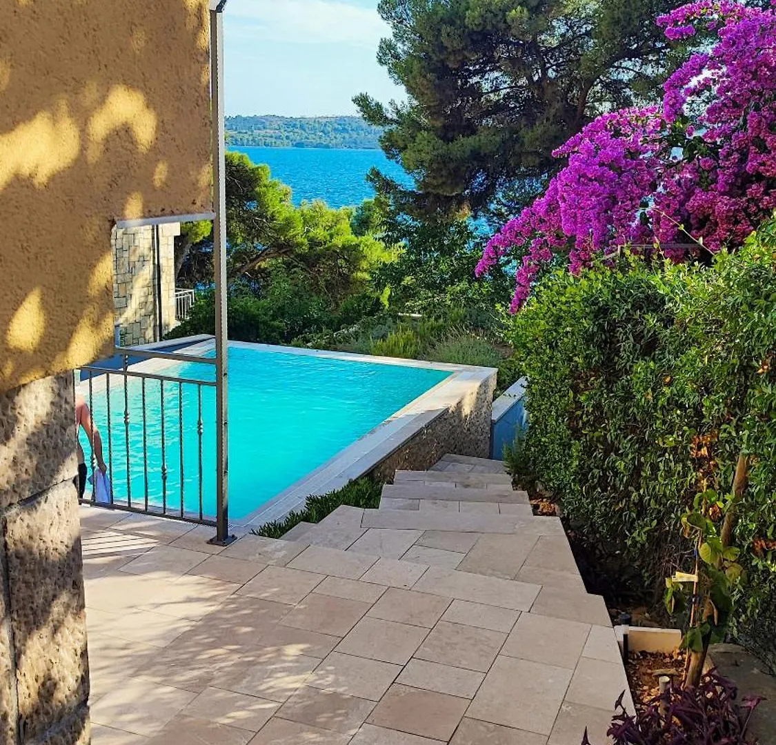 Villa Penava, Private Beach, Pool And 7Min To Trogir Apartment