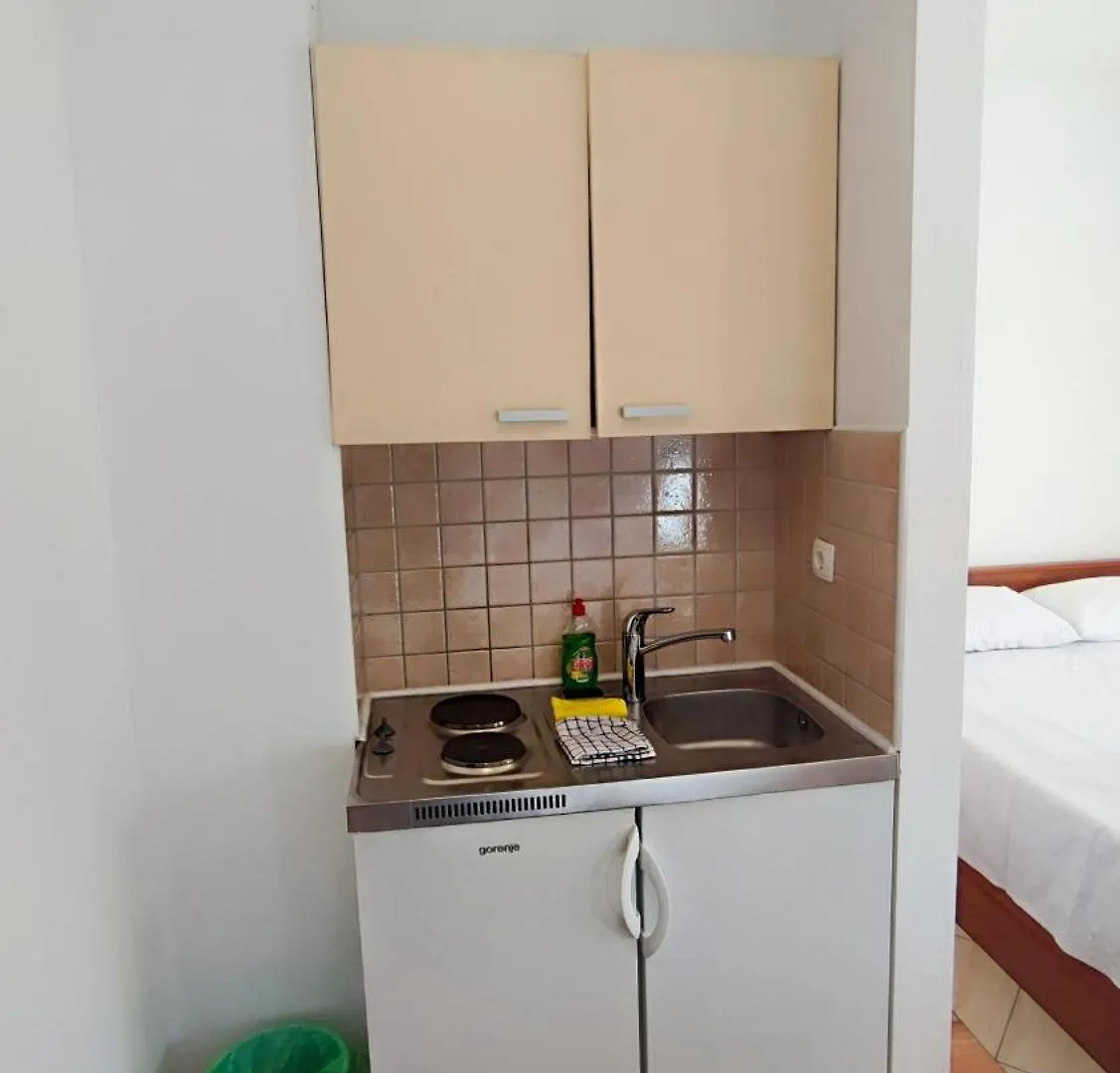 Apartment Villa Penava, Private Beach, Pool And 7Min To Trogir